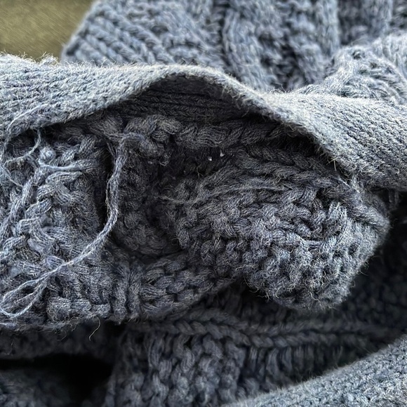 Blue cable knit sweater - Picture 4 of 4